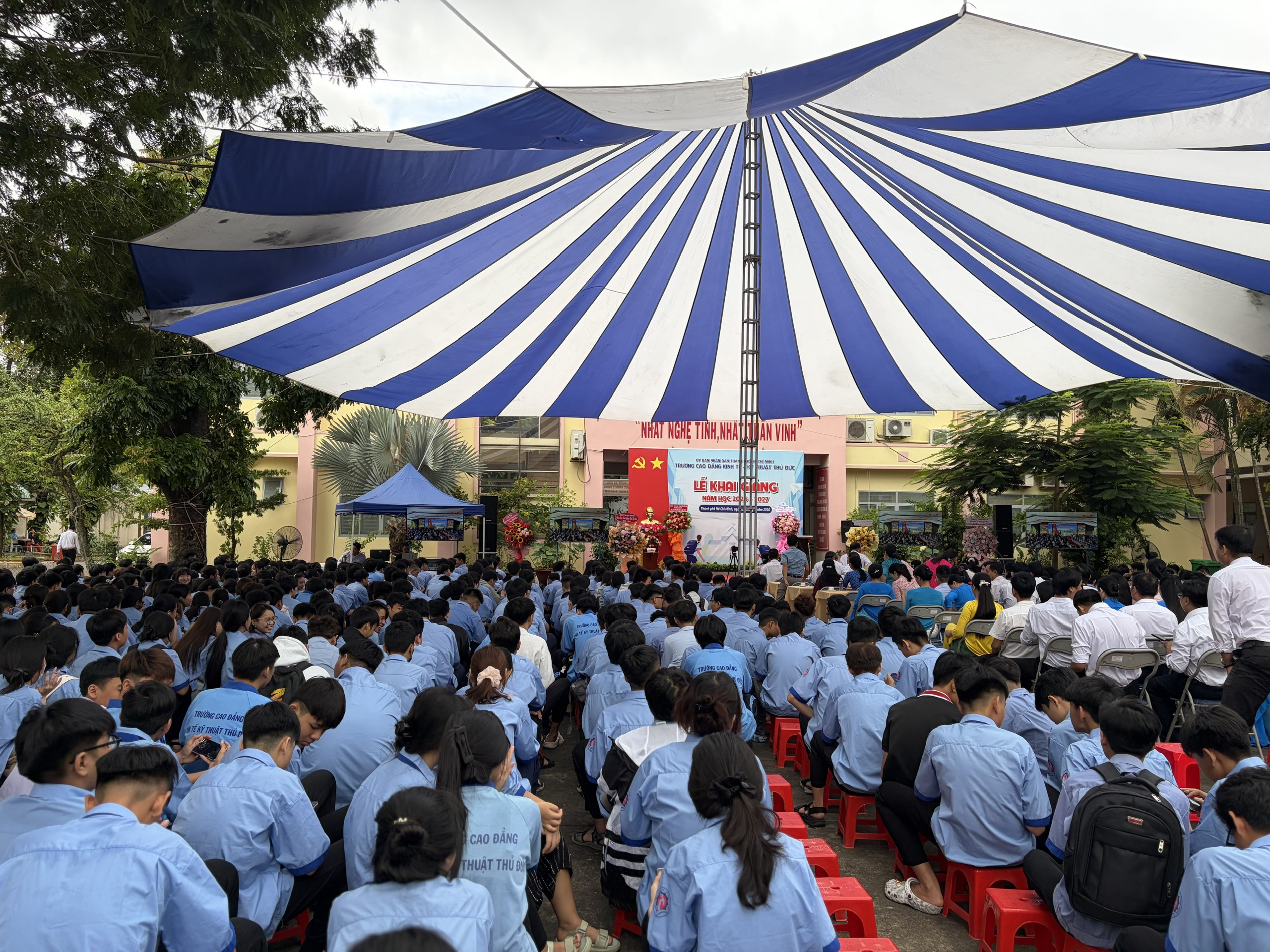 LỄ KHAI GIẢNG VÀ TRAO HỌC BỔNG 