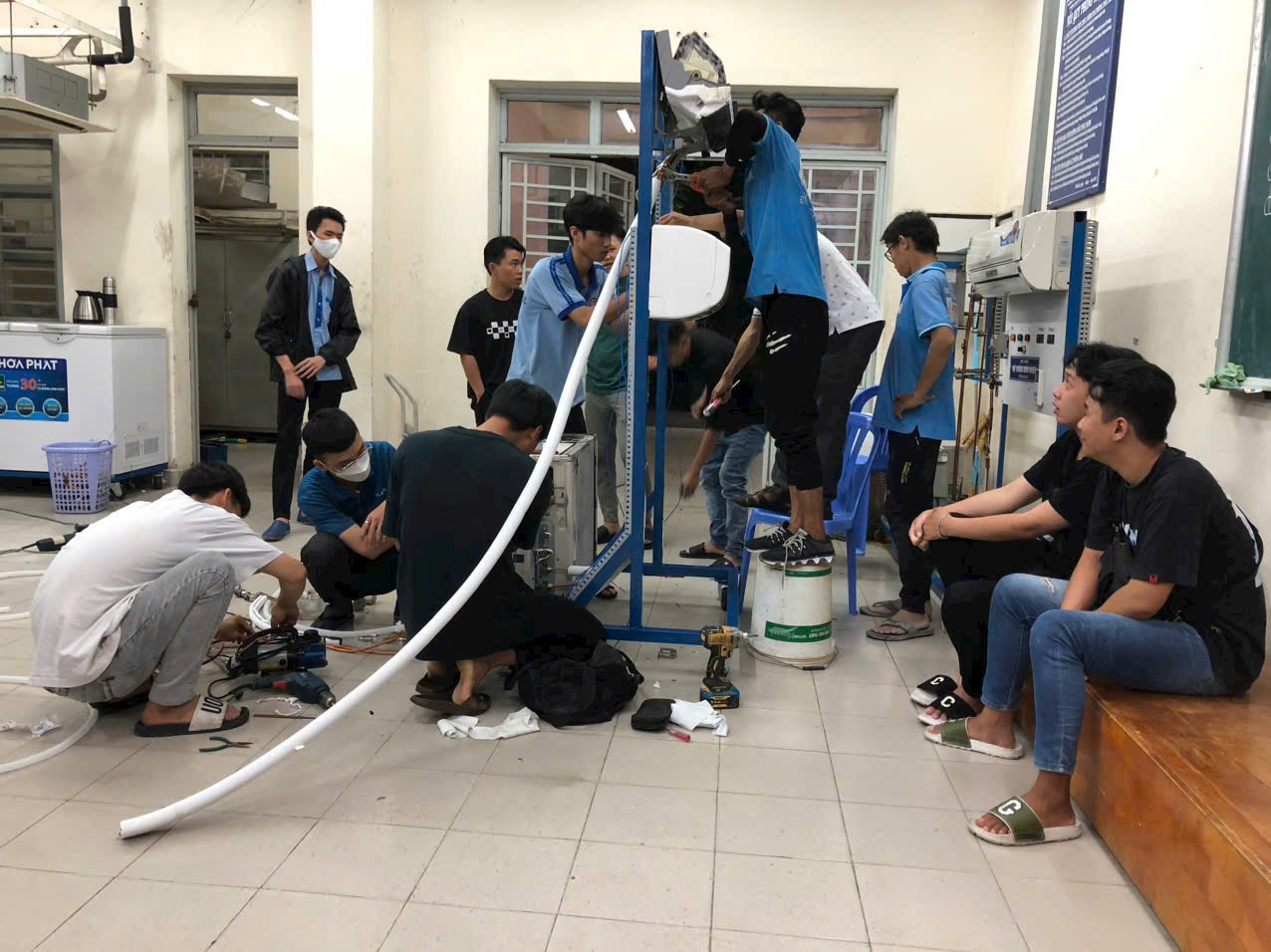 HS-SV làm mô hình tốt nghiệp